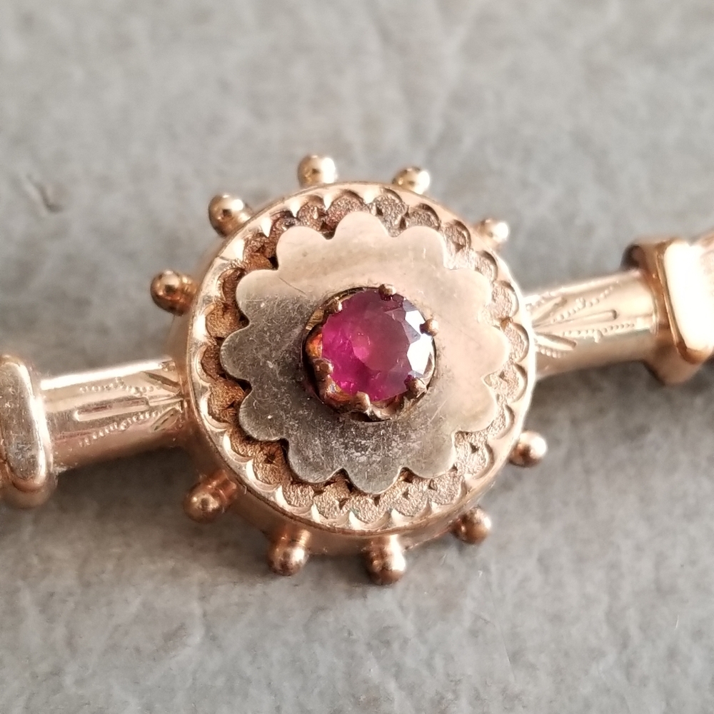 Antique bar pin Victorian gold tone Etruscan brooch 1800s red pink gem - Picture 3 of 13
